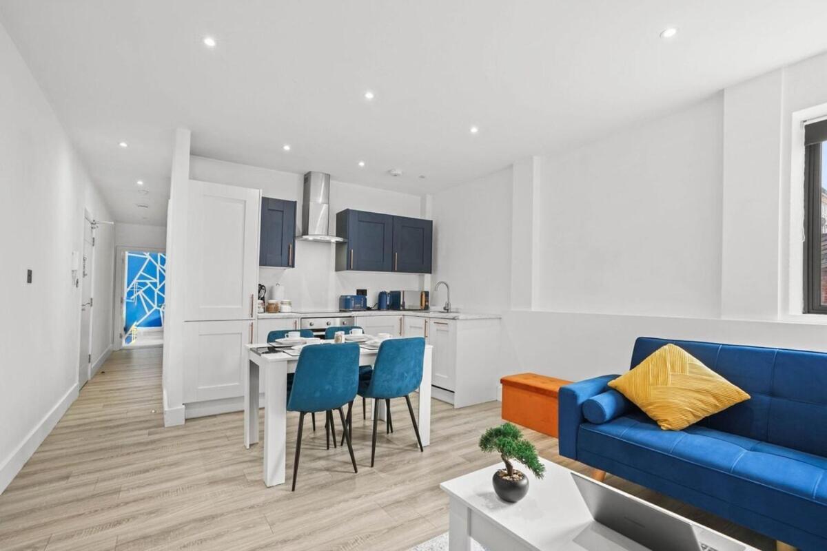 Apartment Contractors Families Free Parking Centre