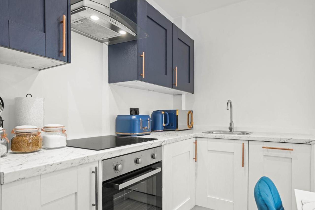 Apartment Contractors Families Free Parking Centre *