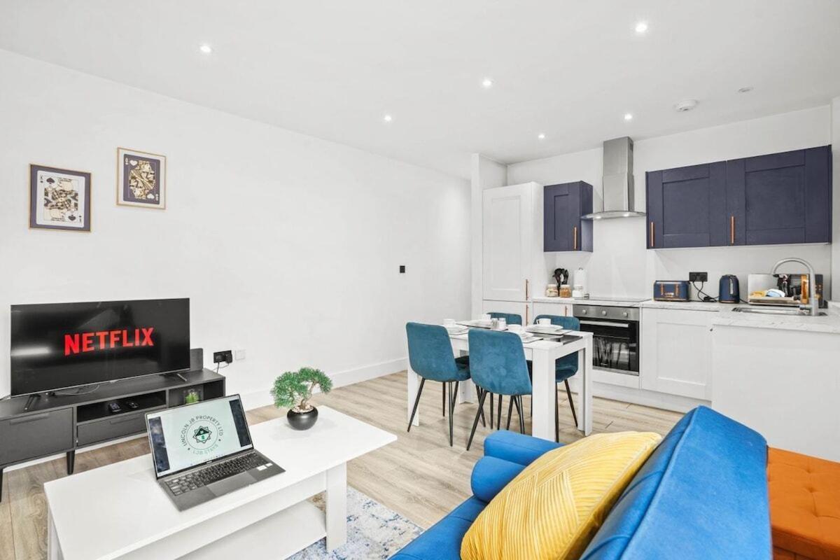 Apartment Contractors Families Free Parking Centre